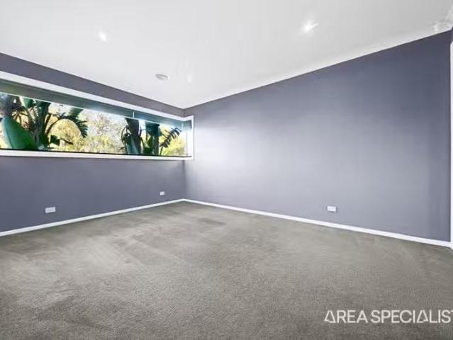 Rental! 15 Mount Way, Caroline Springs VIC 3023