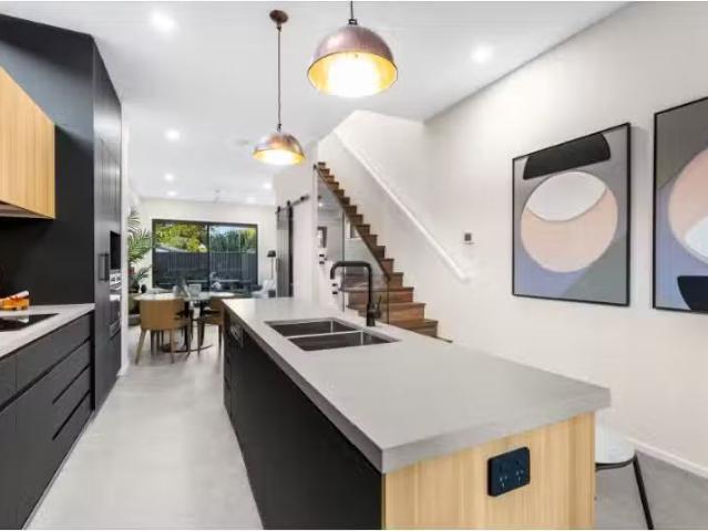 Cozy 15a Chinchen Street, Islington Townhouse for rent Listed.