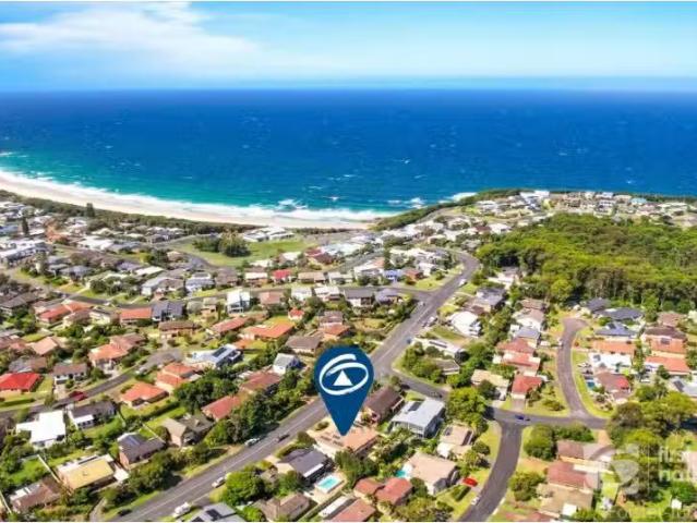 Nice 166 Kularoo Drive, Forster House for rent Listed by Meli.