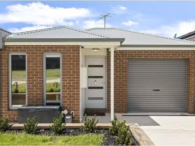 Cozy 166B Rollins Road, Bell Post Hill Apartment for rent Lis.