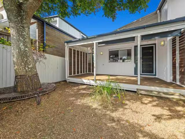 Just in! 1/68 Davies Road, Ashgrove, QLD 4060