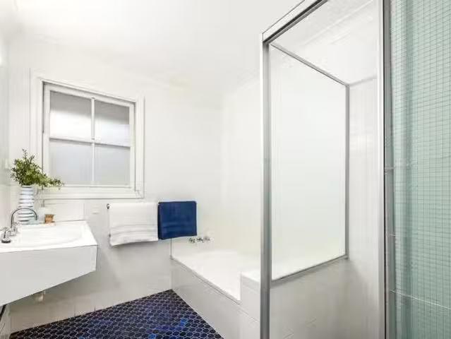 Nice 160 Burbong Street, CHAPEL HILL, QLD 4069 House for Rent