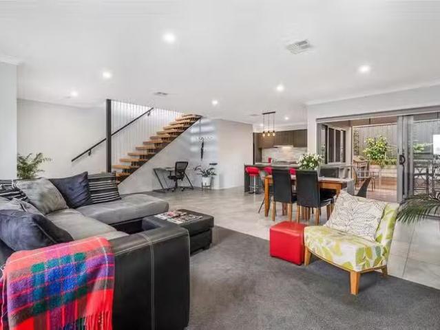 Cheap 1/60A Honeysuckle Street, Ironbark, VIC 3550