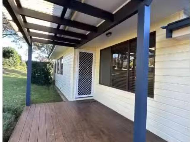 Deal! 16 Chalker Crescent, MITTAGONG House for rent Listed by.