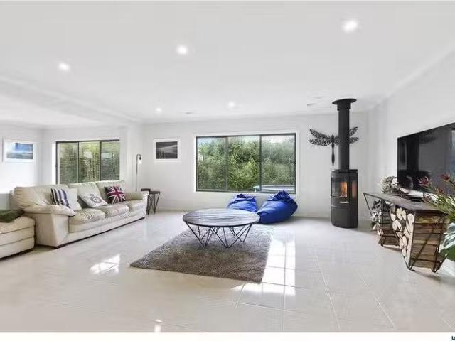 Just in! 16 Almeida Close, Torquay, VIC 3228
