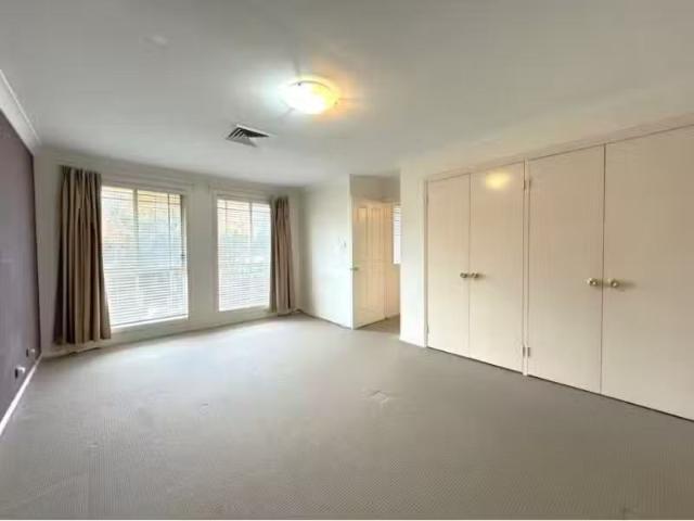 Rental! 16 Blacksmith Close, Stanhope Gardens House for rent.