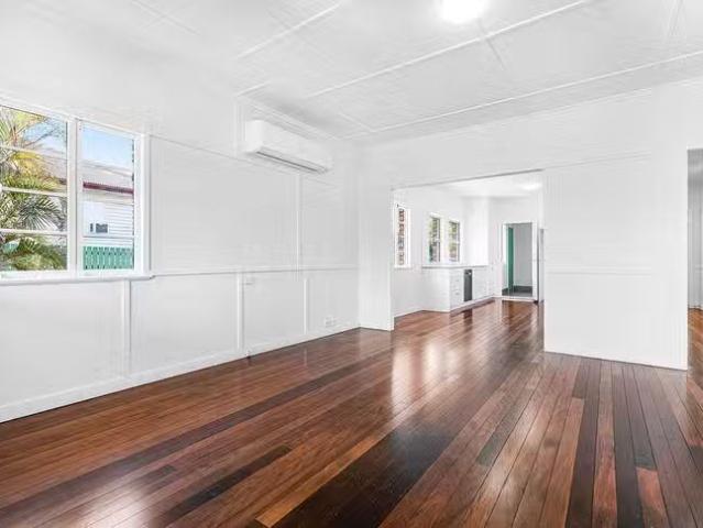 Cozy 16 Glading Street, Manly West, QLD 4179