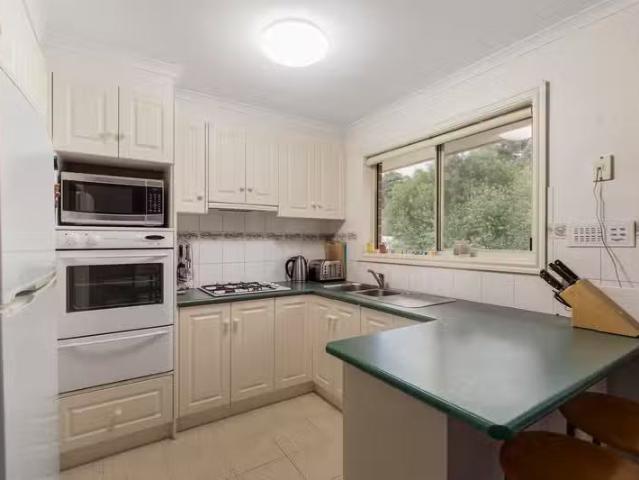 Unique 1/6 Edmonds Street, Diamond Creek VIC 3089