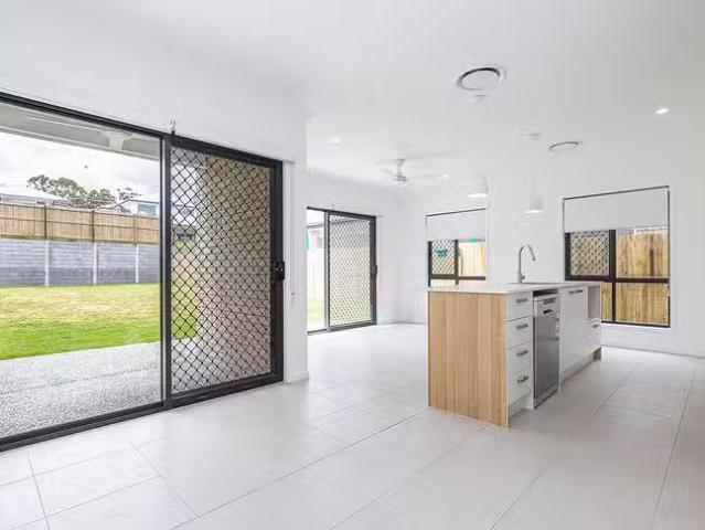 Just in! 16 Estramina Street, Oxley, QLD 4075