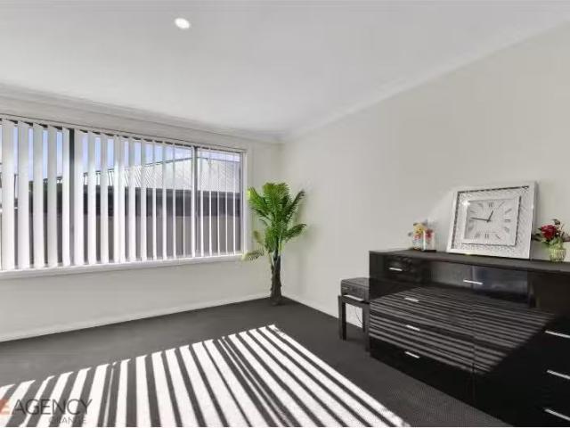 Nice 16 Hallaran Way, Orange House for rent Listed by Simone.