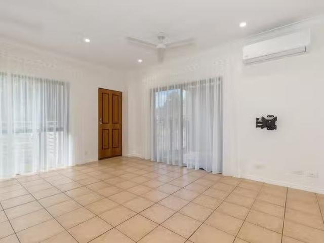 Nice 1/6 Imperia Crescent, Varsity Lakes, QLD 4227