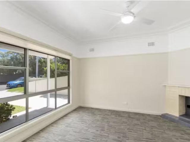 For Rent! 16 Ocean Street, Towradgi House for rent Listed by.