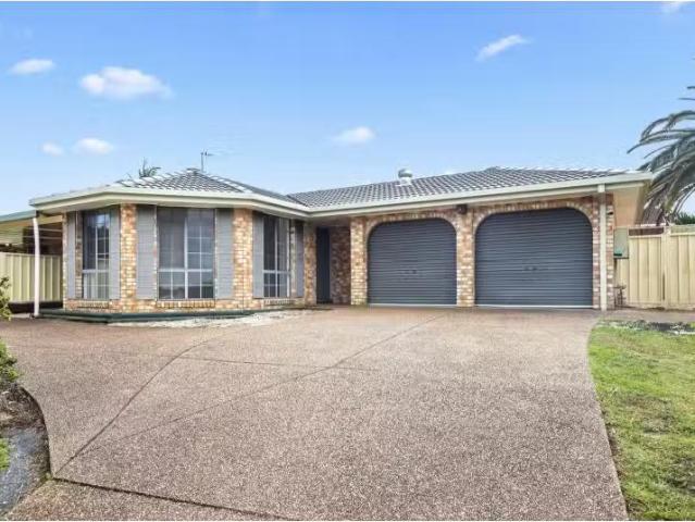 Rental! 16 Nymboida Ct, Blue Haven House for rent Listed by R.