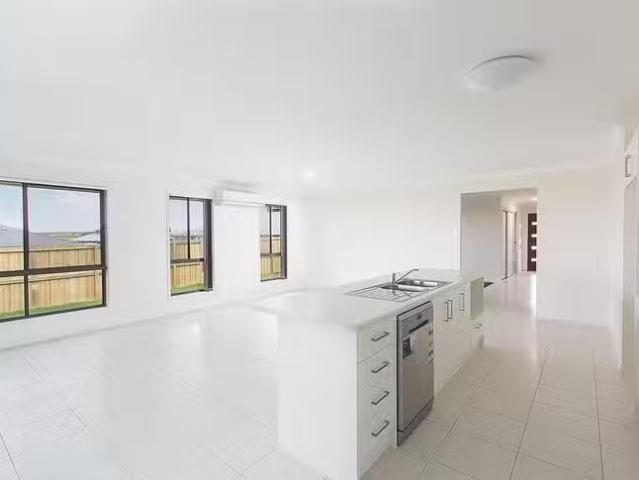For Rent! 16 Snipe Street, Fletcher, NSW 2287