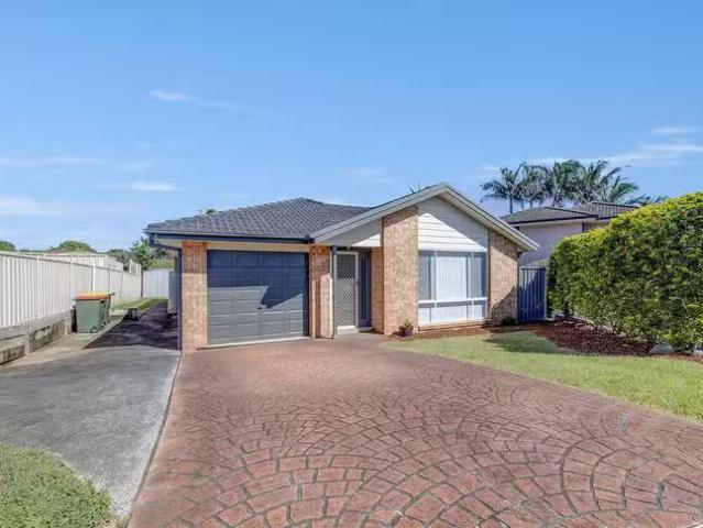 Cozy 16 Solander Place, Lake Cathie, NSW 2445