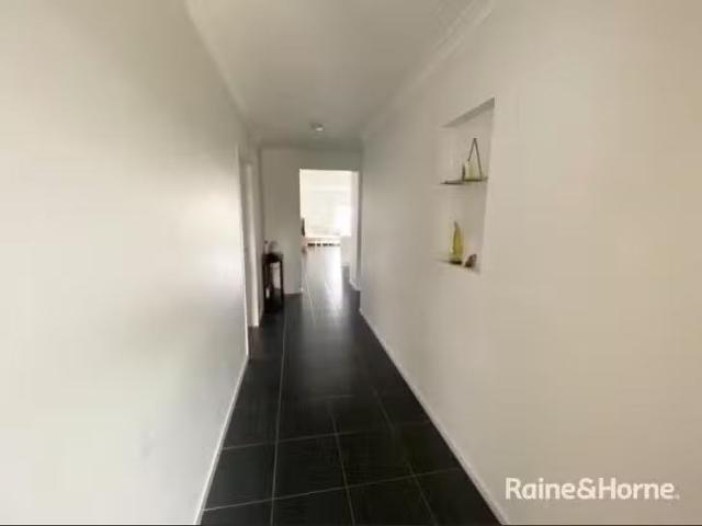 Rental! 16 Prosperity Way, Roxburgh Park, VIC 3064