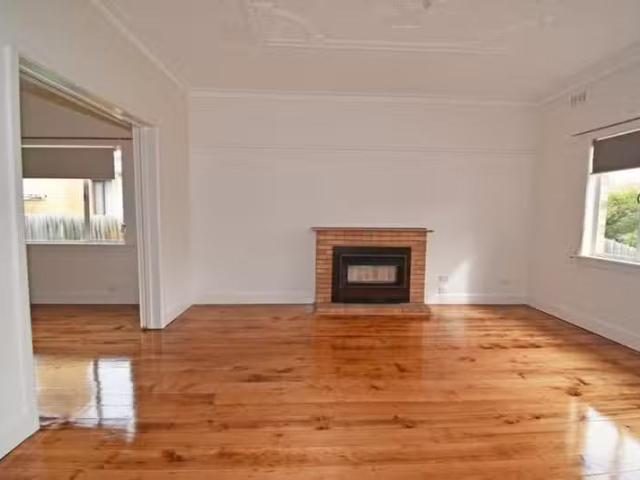 Cozy 16 Valkstone Street, Bentleigh East VIC 3165 House For.