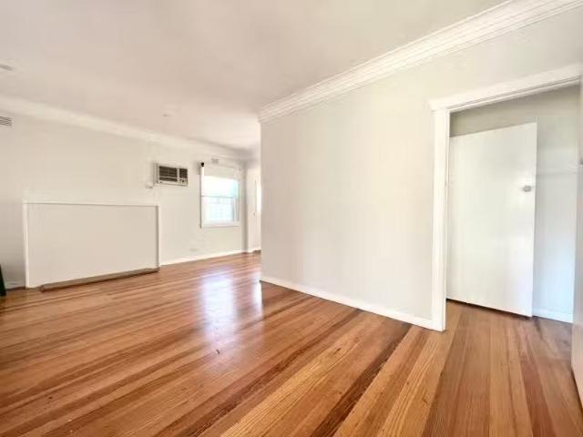 Cheap 16 Valnere Street, Maribyrnong VIC 3032