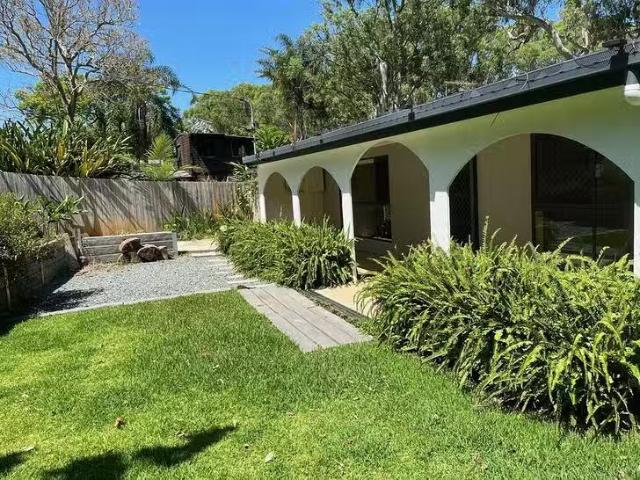 Unique 174 Lucas Drive, Lamb Island, QLD 4184