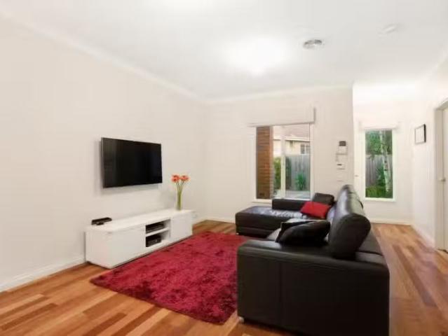 Just in! 1/77 Invermay Grove, Rosanna VIC 3084 House For Lease
