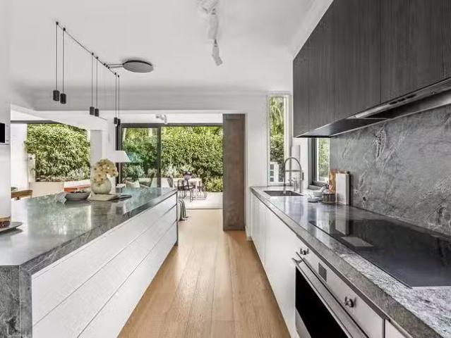 Just in! 17/17 Albert Street, Edgecliff, NSW 2027