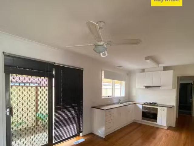 Charming 1/7 Derson Street, St Albans VIC 3021