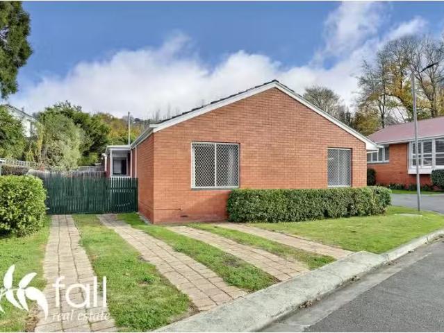 New 1/7 Derwentwater Avenue, SANDY BAY House for rent Listed.
