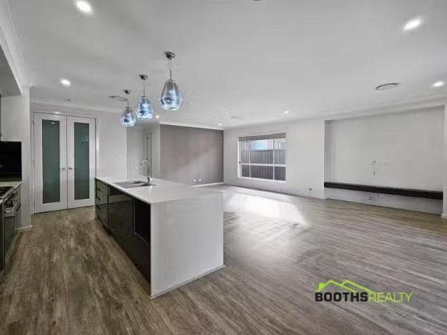Unique 17 Eastwood Avenue, Hamlyn Terrace House for rent List.