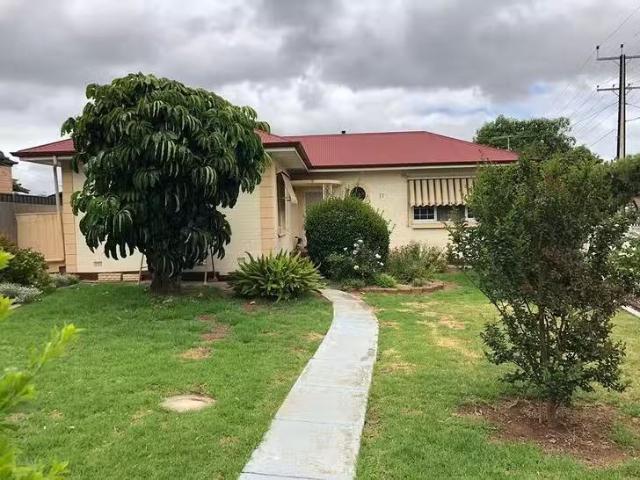 Cozy 17 Hillsea Avenue, Clearview, SA 5085