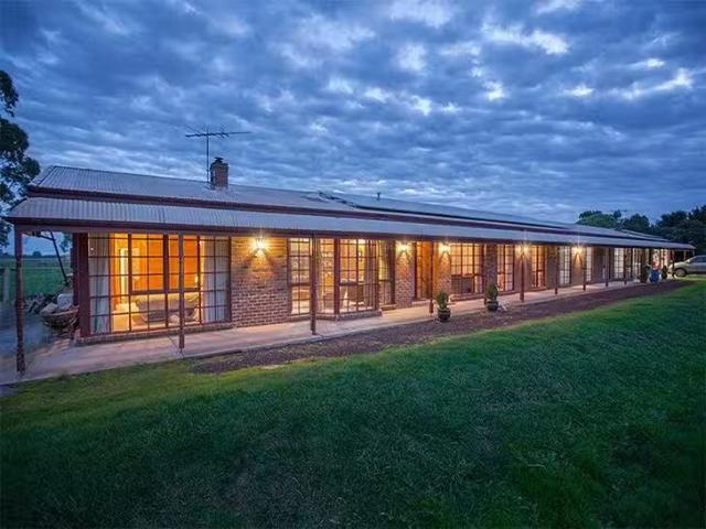 Charming 17 Latta Road, Nar Nar Goon, VIC 3812