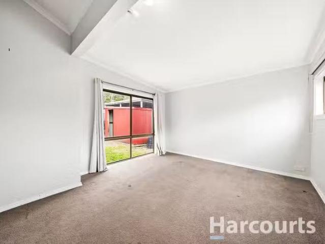 Cozy 17 Moncoe Street, BORONIA, VIC 3155 House for Rent
