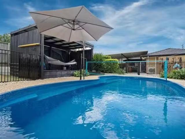 Just in! 17 Simone Street, Boronia Heights, QLD 4124