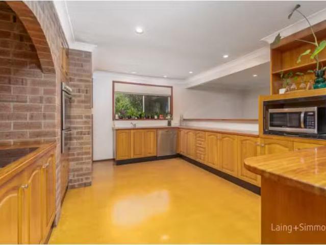 Rental! 185 Erskine, Armidale House for rent Listed by Armida.