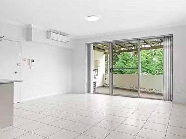 Cheap 18/12 14 Darcy Road, Westmead, NSW 2145