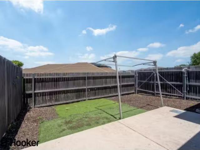 Charming 18/17 Margaret Tucker Street, BONNER House for rent.