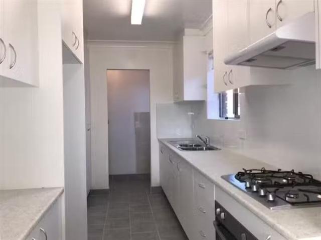 Deal! 18/2 Gray Crescent, Eastlakes Apartment for rent Listed.