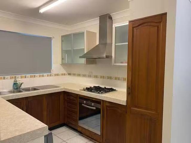 For Rent! 1/8 Chantilly Court, Rasmussen, QLD 4815
