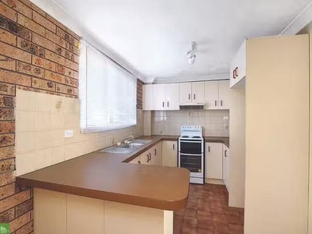 Cheap 1/8 Farmborough Road, Unanderra, NSW 2526
