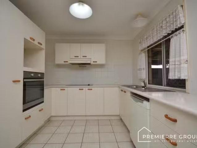 Unique 18 Kurrajong Street, Durack, QLD 4077