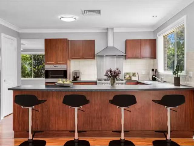 Cheap 18 Homestead Circuit, Macquarie Links House for rent Li.