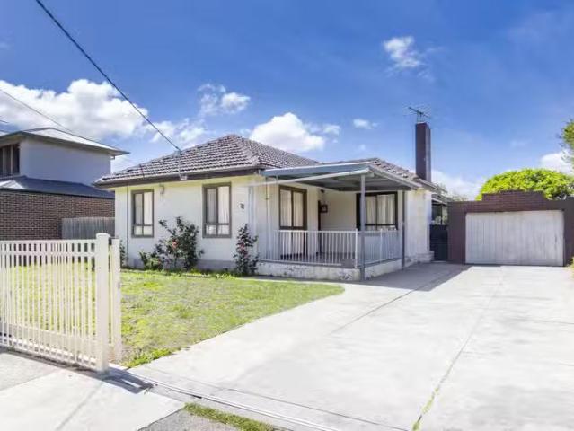 Cheap 18 Harry Street, Maidstone VIC 3012
