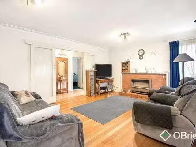 Nice 18 Torquay Avenue, Seaford, VIC 3198