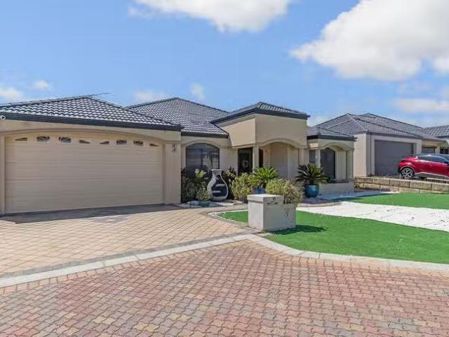 Unique 18 Tullow Gardens, Darch, WA 6065