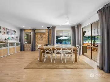 Just in! 19 21 Teresa Drive, Munruben, QLD 4125