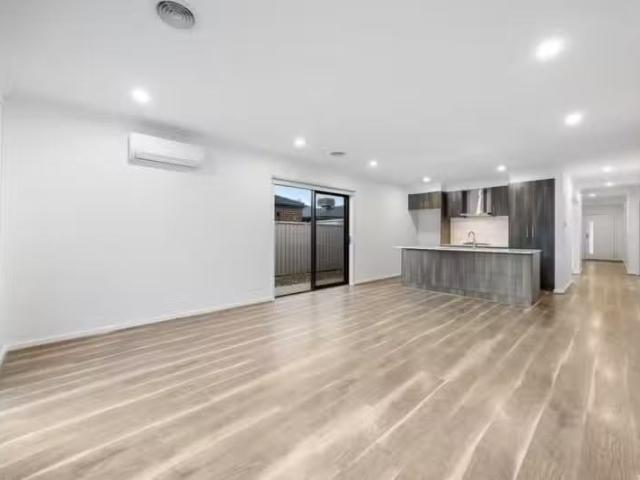 Nice 19 Bect St, Sebastopol VIC 3356 House For Lease