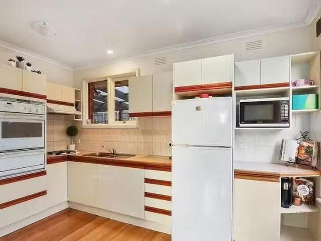 Charming 19 Dryden Concourse, Mooroolbark, VIC 3138