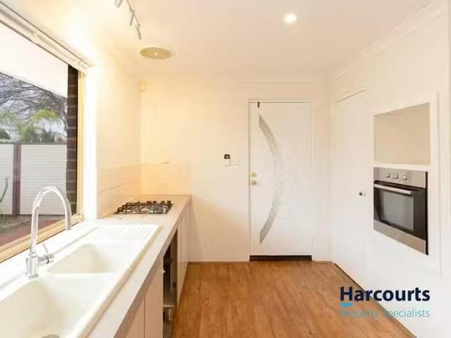 Charming 19 Lydiard Retreat, Canning Vale, WA 6155