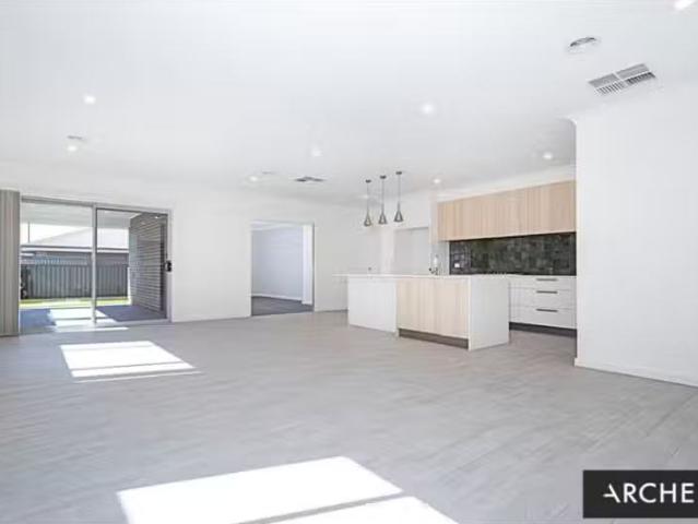 Charming 19 Zealie Bnd, Googong House for rent Listed by Luke.