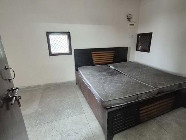 Rental | 1.5 BHK + 550 Sq.Ft. Apartment in Mayur Vihar