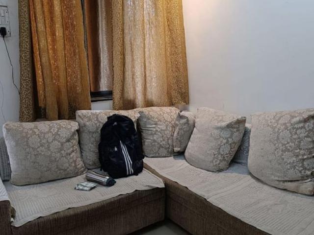 Rental | 1.5 BHK + 600 Sq.Ft. Apartment in Khar West